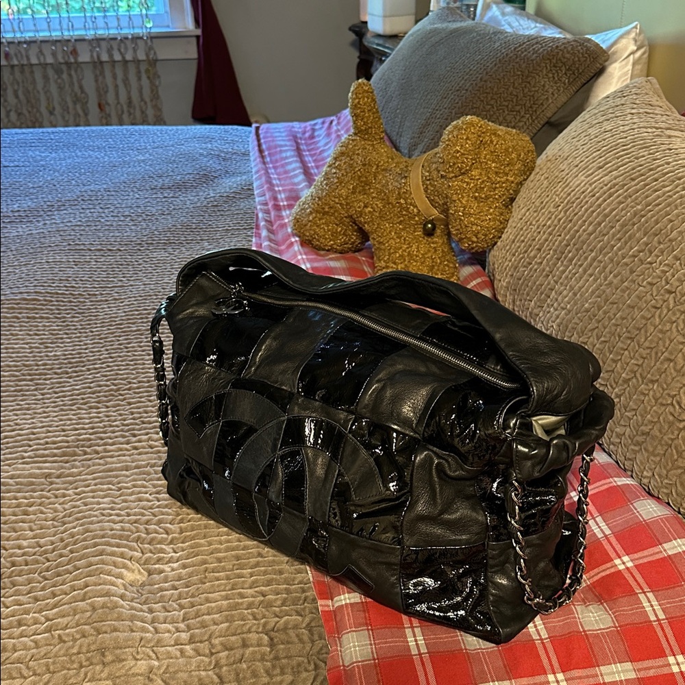 CHANEL Black Quilted Hobo Bag with Chain Detail - Picture 8 of 9